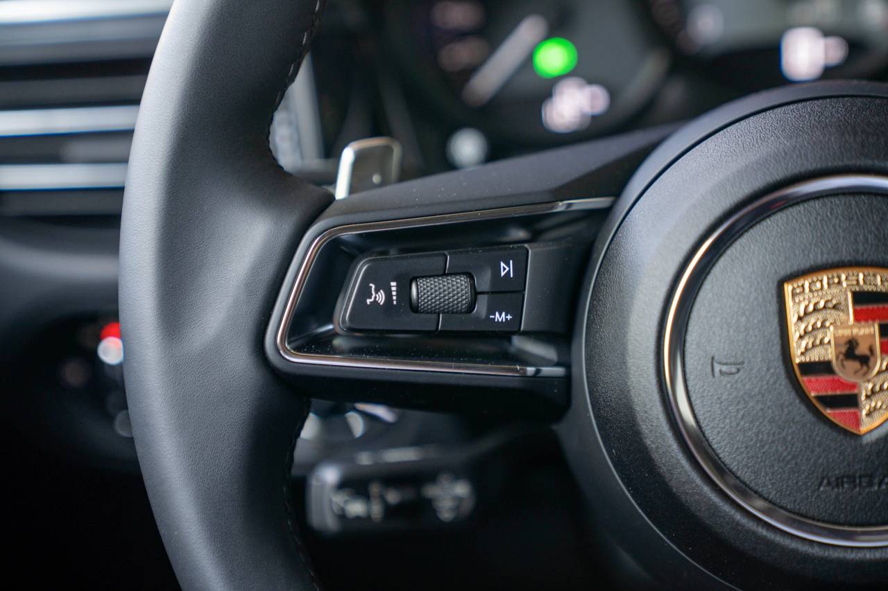 2025 Porsche Macan S photo 8