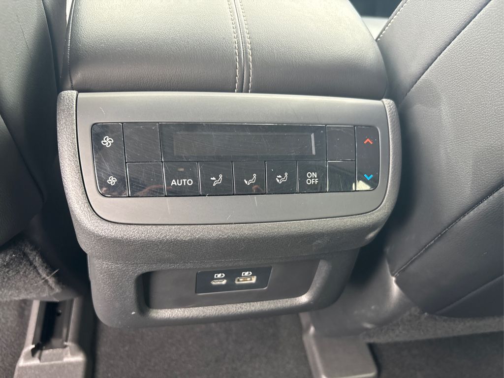 2022 Nissan Pathfinder SL photo 33