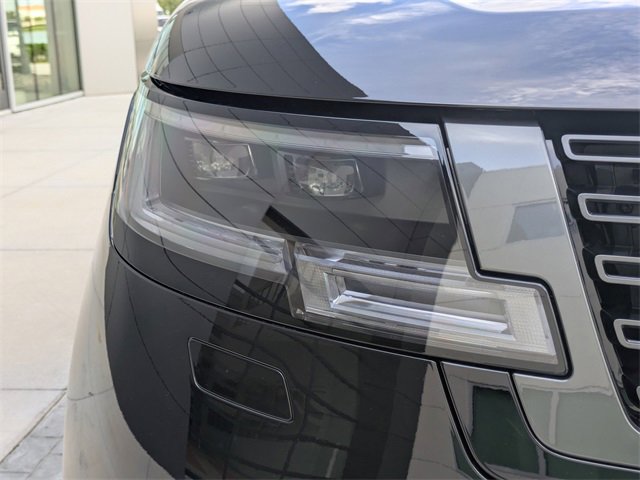 2025 Land Rover Range Rover SE photo 10