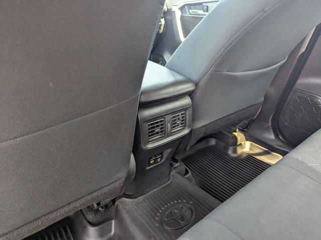 2021 Toyota RAV4 XLE photo 15