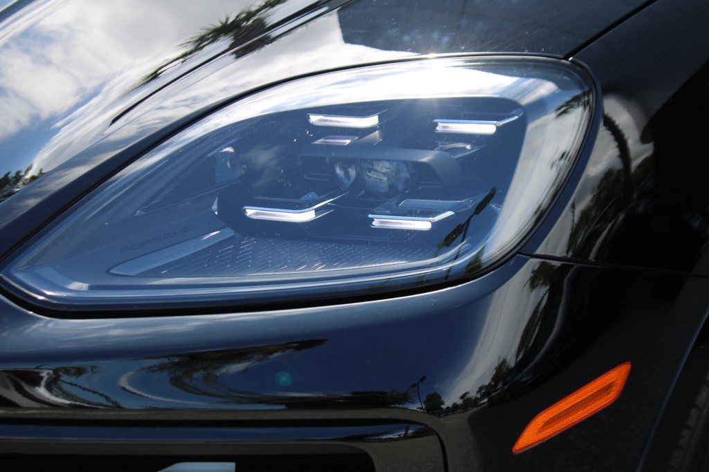 2025 Porsche Cayenne Coupe Base photo 9