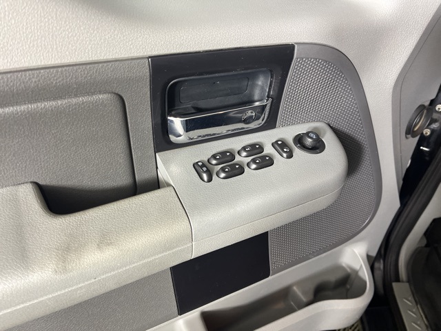 2005 Ford F-150 XLT photo 13