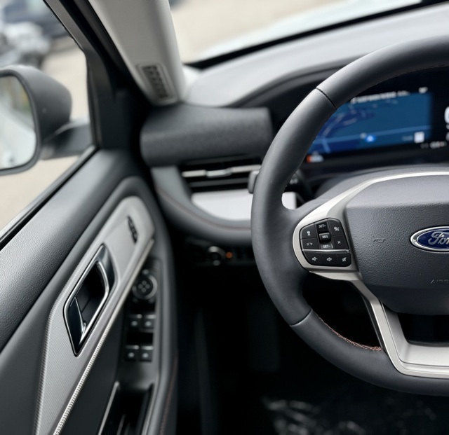 2025 Ford Explorer photo 15