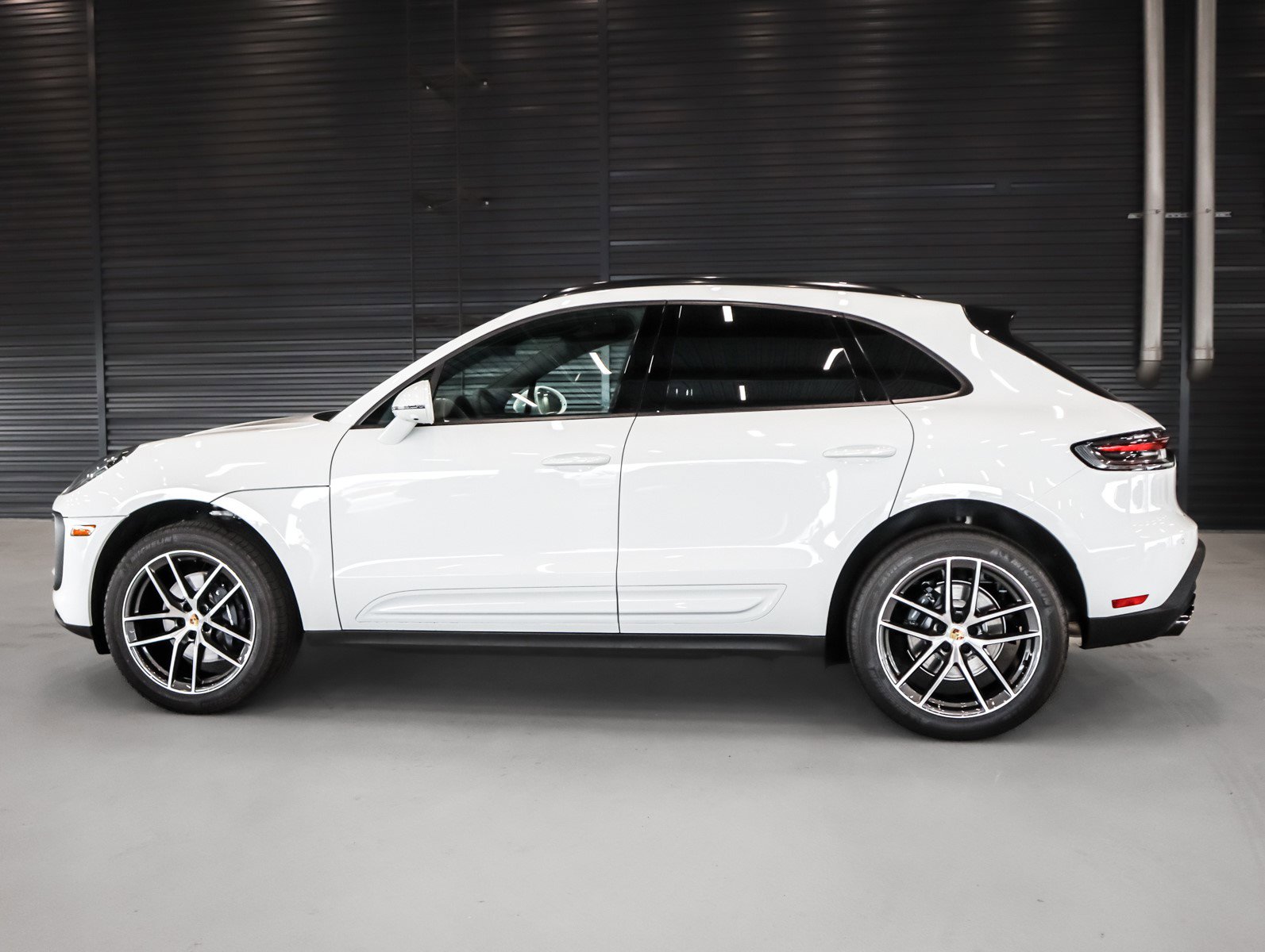 2026 Porsche Macan T photo 2