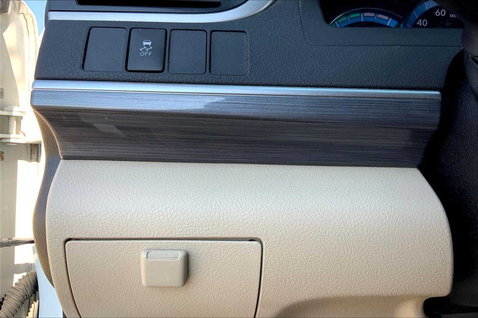 2014 Toyota Camry Hybrid XLE photo 31