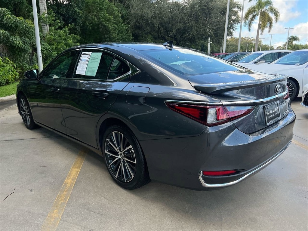 2025 Lexus ES 300h Premium photo 4