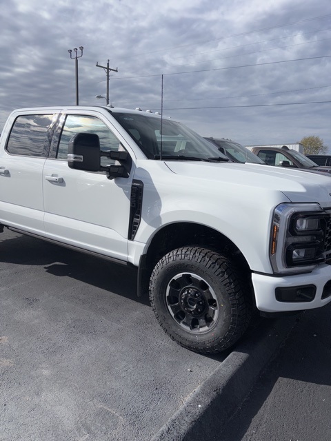 2025 Ford F-350 Lariat photo 3