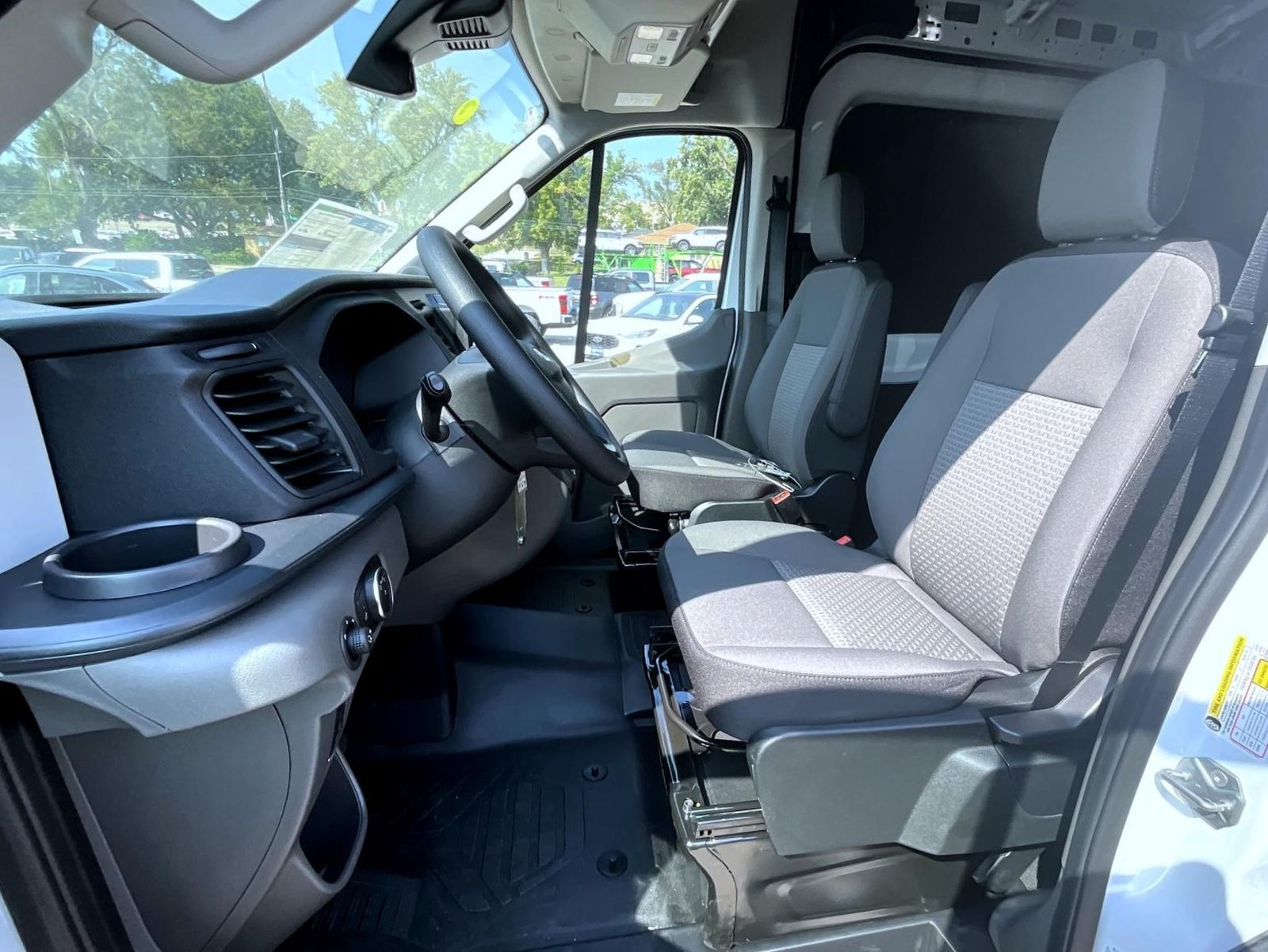 2025 Ford Transit Cargo photo 9