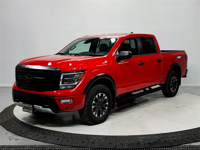 2024 Nissan Titan PRO-4X photo 3