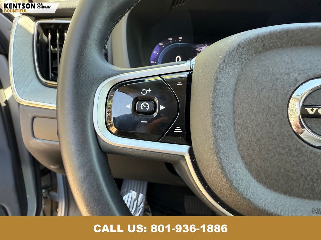 2025 Volvo XC60 B5 Plus photo 18