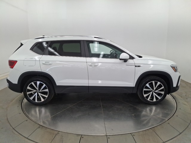 2023 Volkswagen Taos SE photo 5