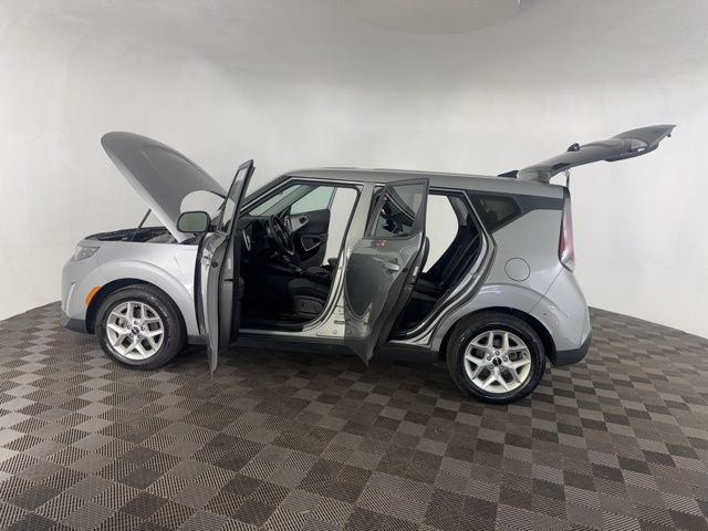 2023 Kia Soul LX photo 13