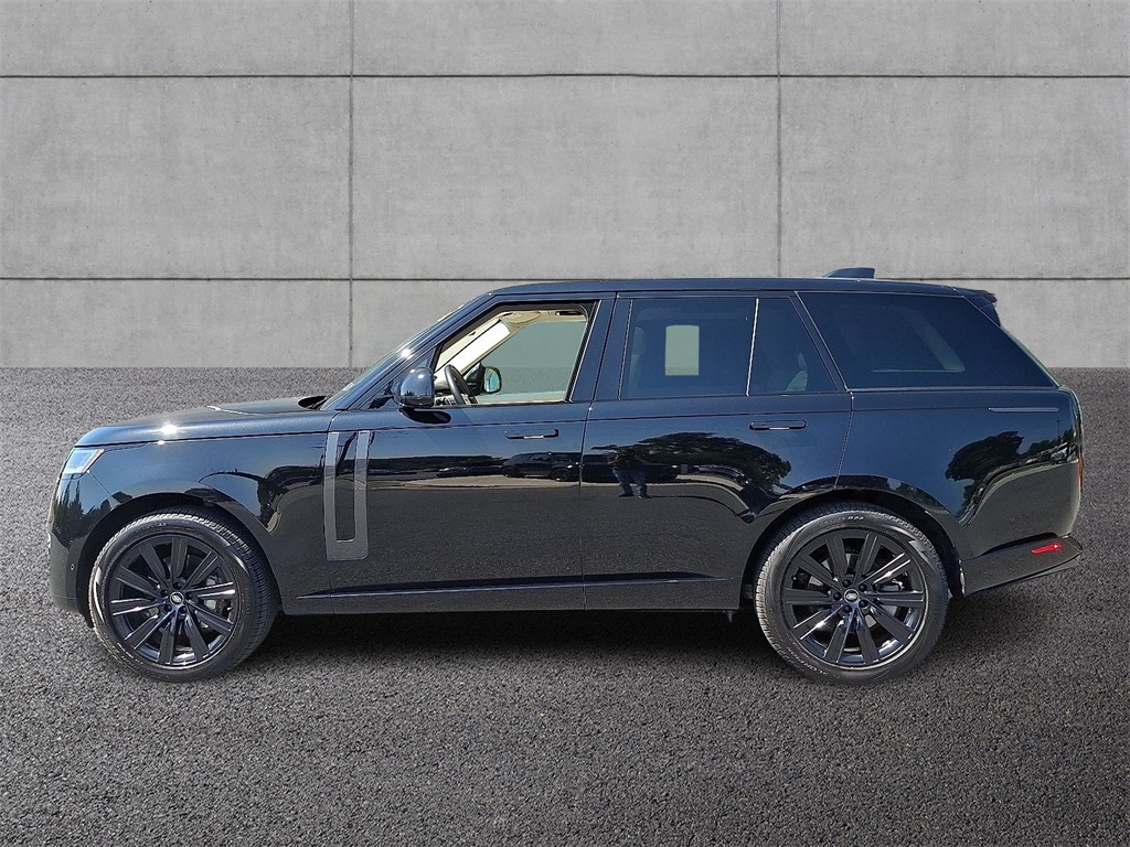 2023 Land Rover Range Rover SE photo 4