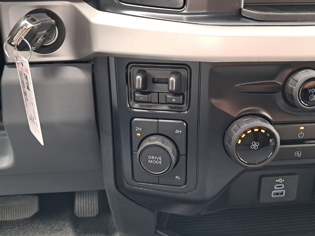 2025 Ford F-600 photo 23