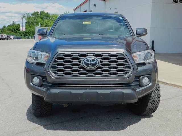2022 Toyota Tacoma TRD Off-Road photo 2