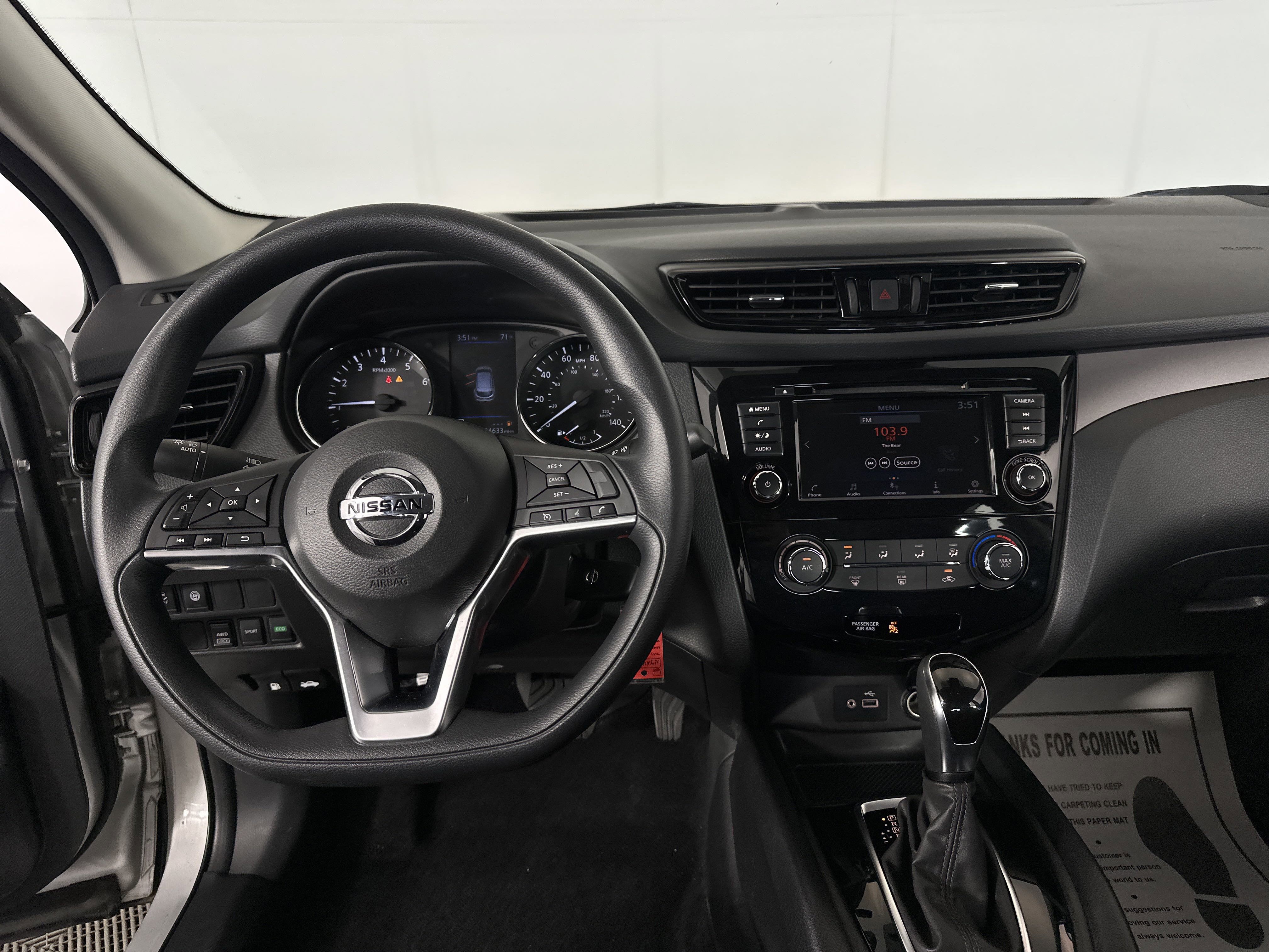 2022 Nissan Rogue Sport S photo 2