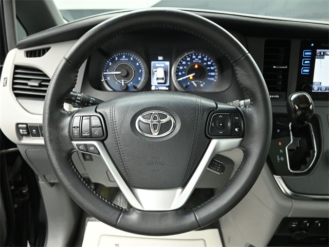 2017 TOYOTA SIENNA - Image 15