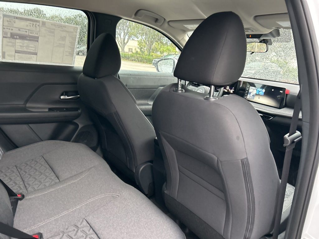 2025 Nissan Kicks SV photo 36
