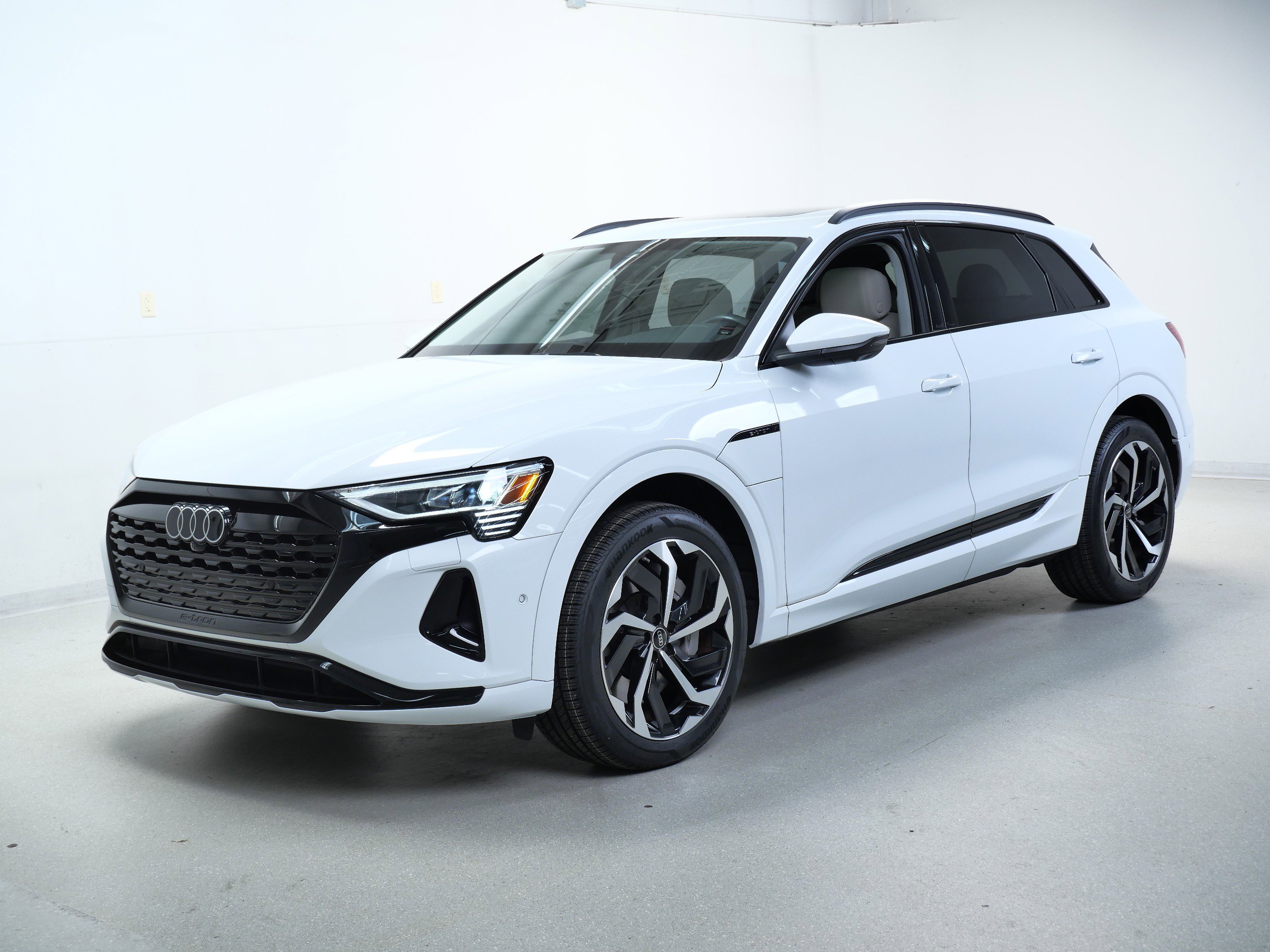 2024 Audi Q8 E-tron Premium Plus photo 7