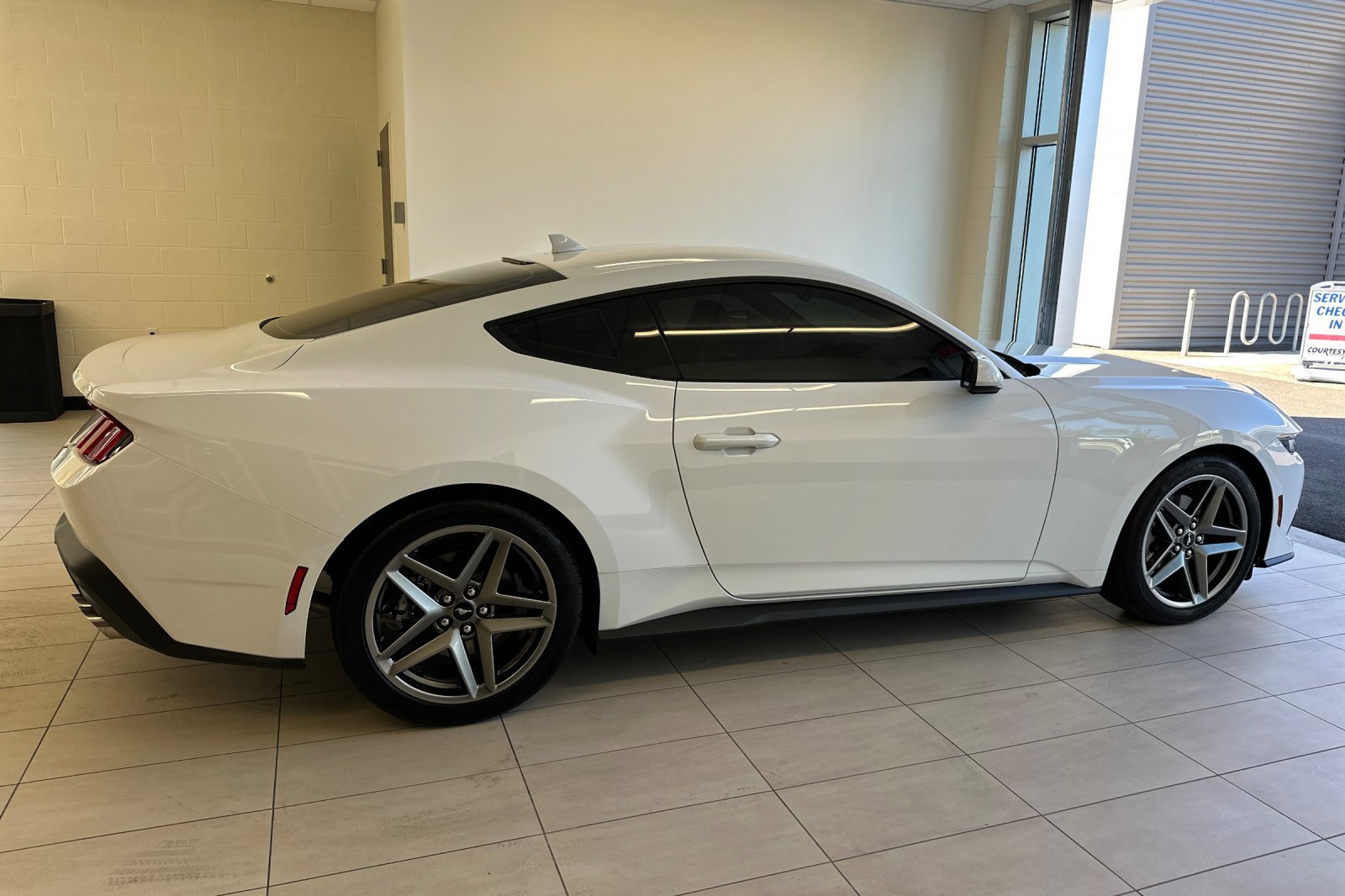 2024 Ford Mustang EcoBoost photo 2