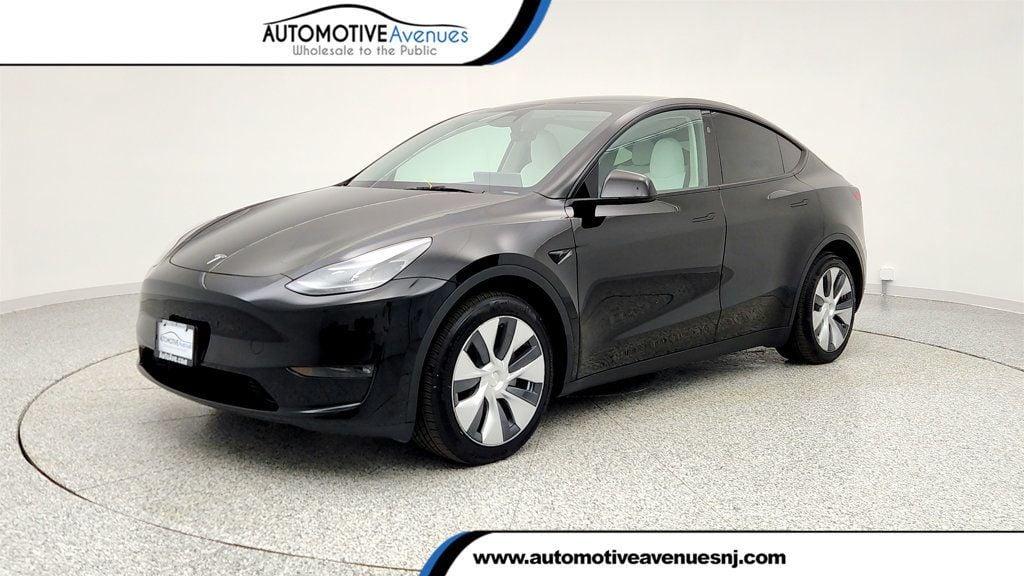 2024 Tesla Model Y Long Range's photo