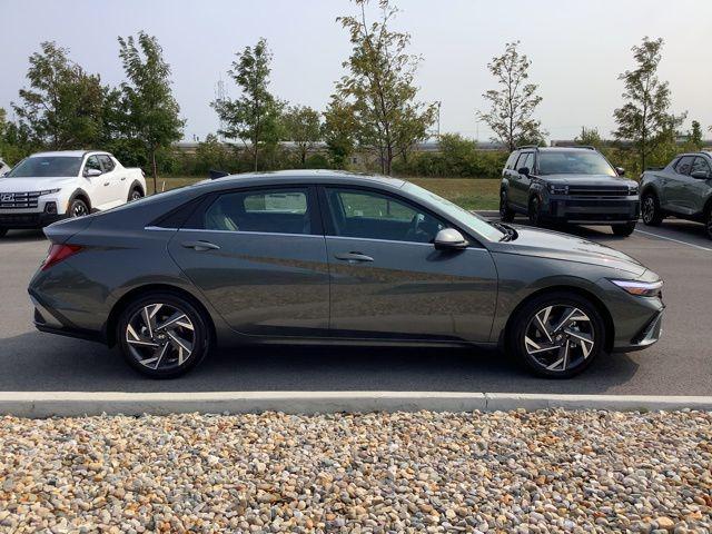 2025 Hyundai Elantra Hybrid Limited photo 4