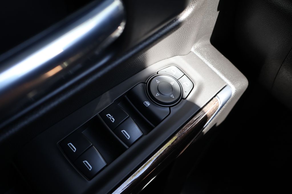 2020 Chevrolet Silverado 1500 RST photo 27