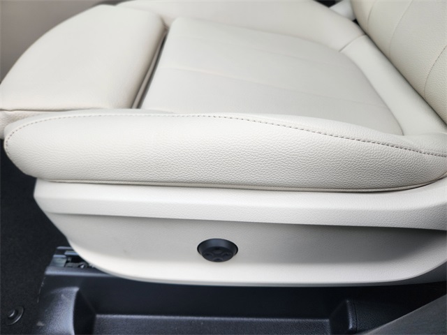 2026 Mercedes Benz GLB 250 4MATIC photo 9