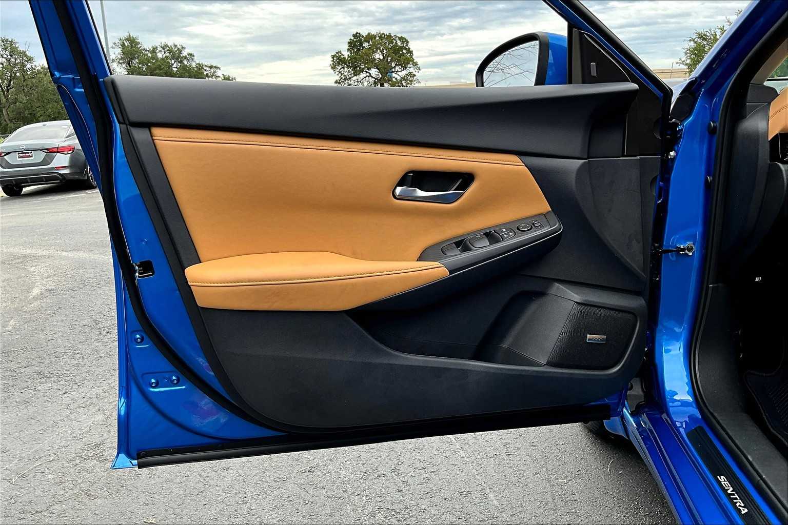 2025 Nissan Sentra SV photo 10