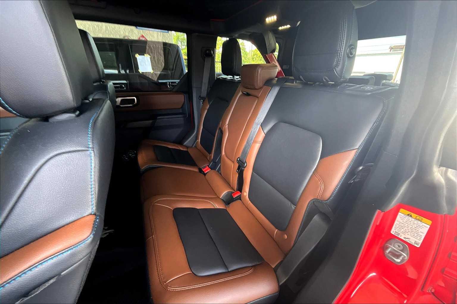 2024 Ford Bronco Outer Banks photo 18