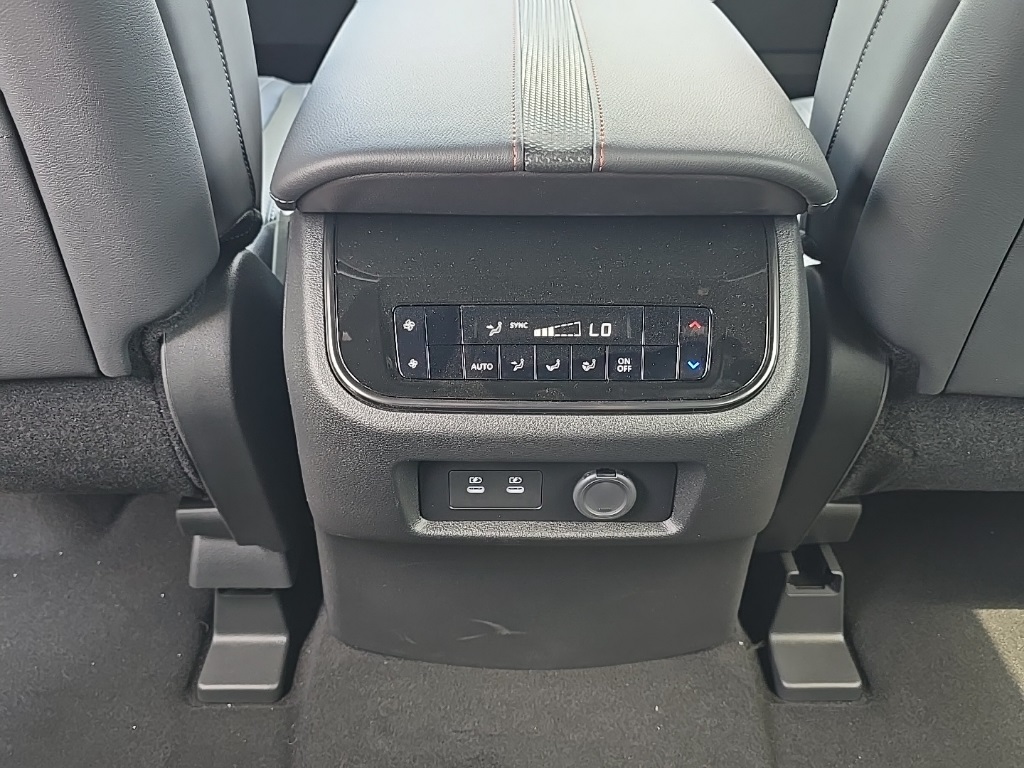 2025 Nissan Armada photo 23