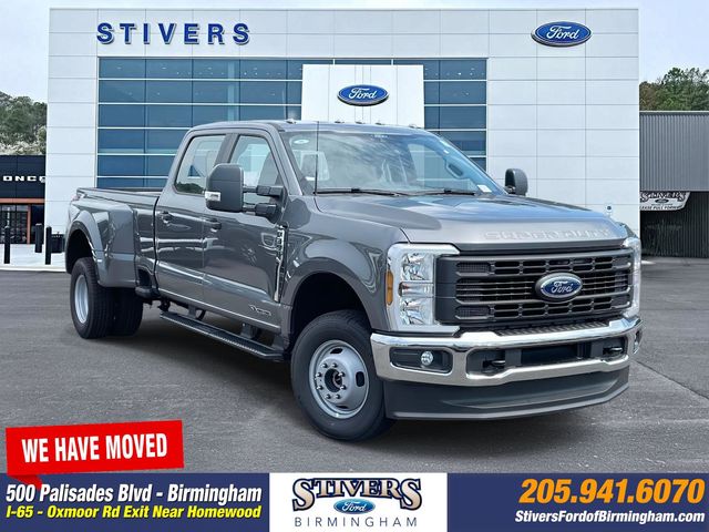 2025 Ford F-350 Super Duty XL's photo