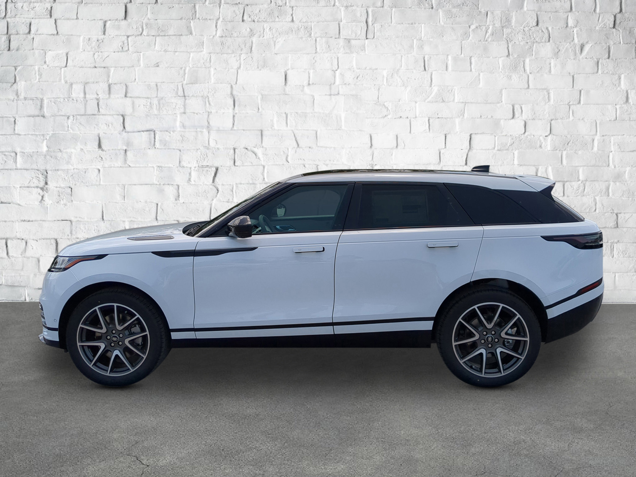2026 Land Rover Range Rover Velar SE photo 3