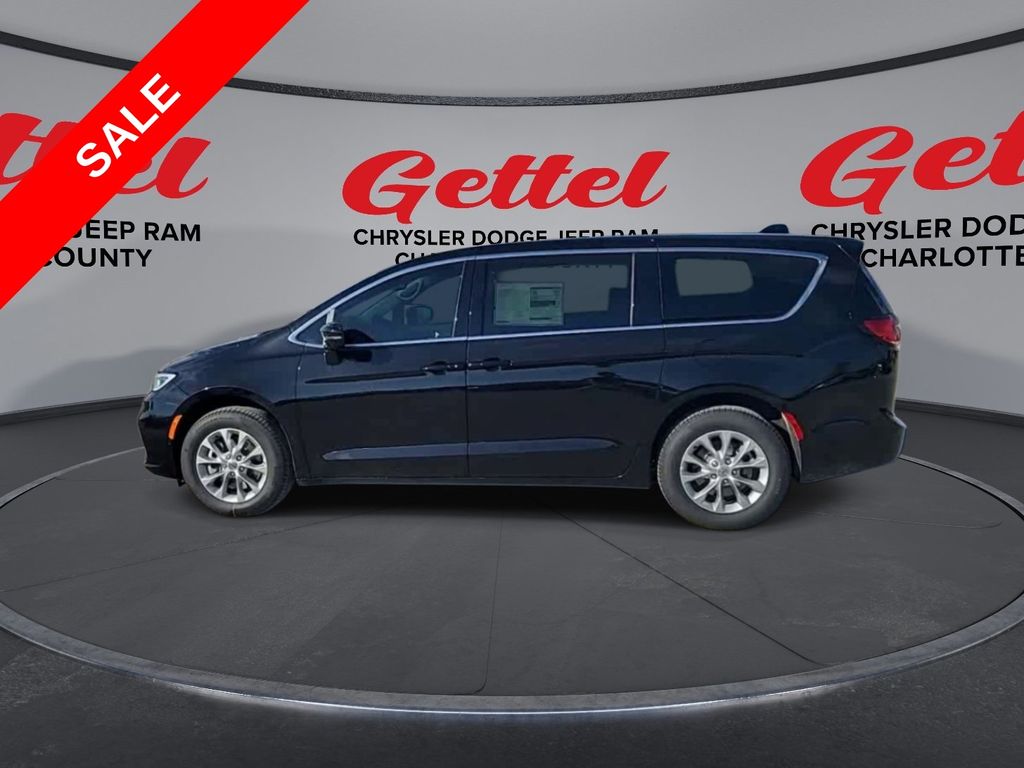 2025 Chrysler Pacifica photo 5