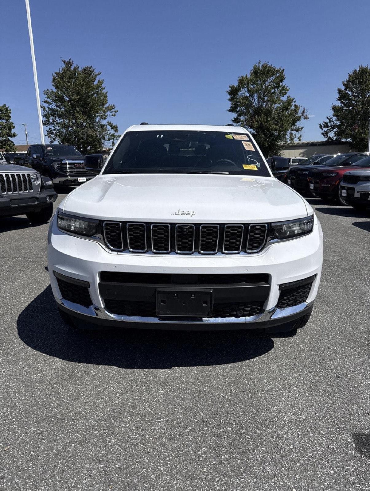 2024 Jeep Grand Cherokee Limited photo 2