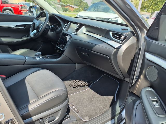 2019 Infiniti QX50 Luxe photo 17