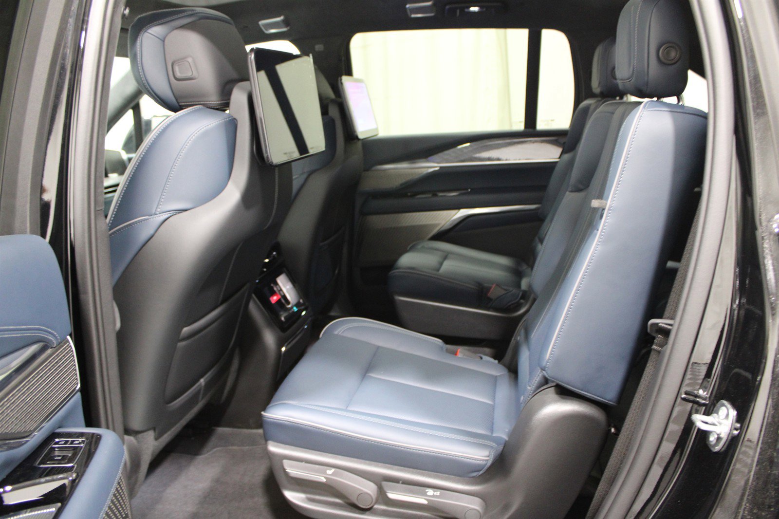 2025 Cadillac Escalade IQ Luxury photo 16