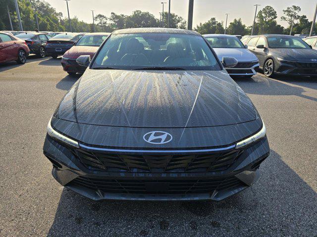 2025 Hyundai Elantra Limited photo 2