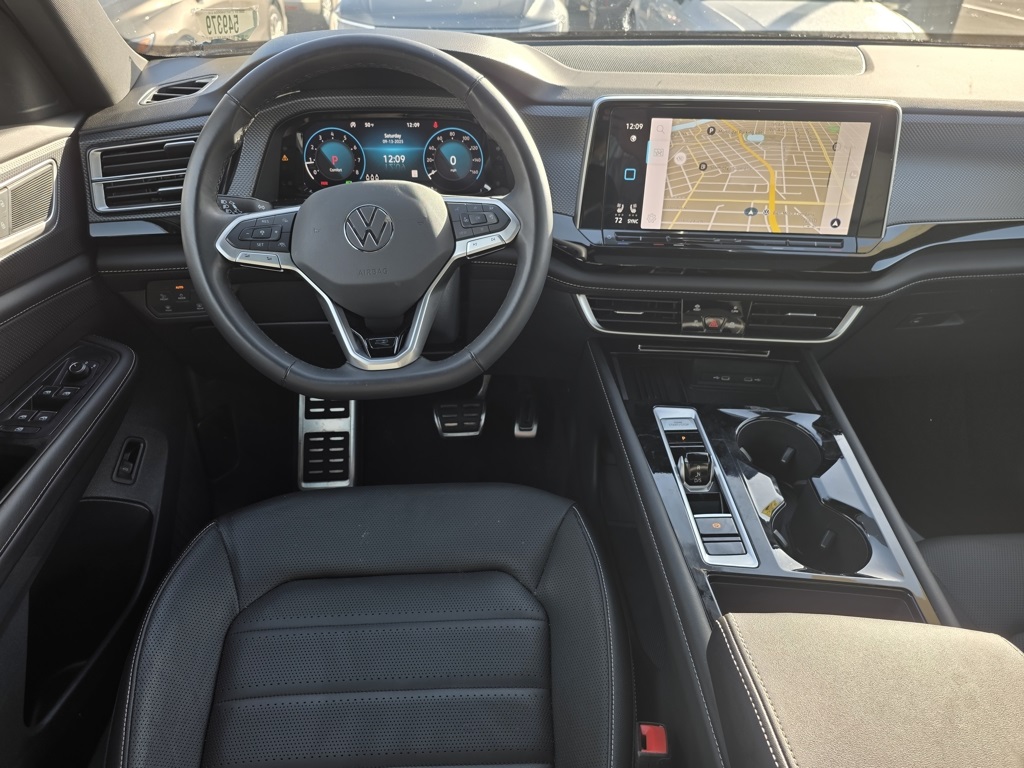 2025 Volkswagen Atlas Cross Sport SEL R-Line photo 3