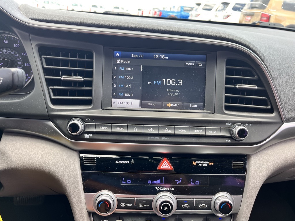 2020 Hyundai Elantra SEL photo 11