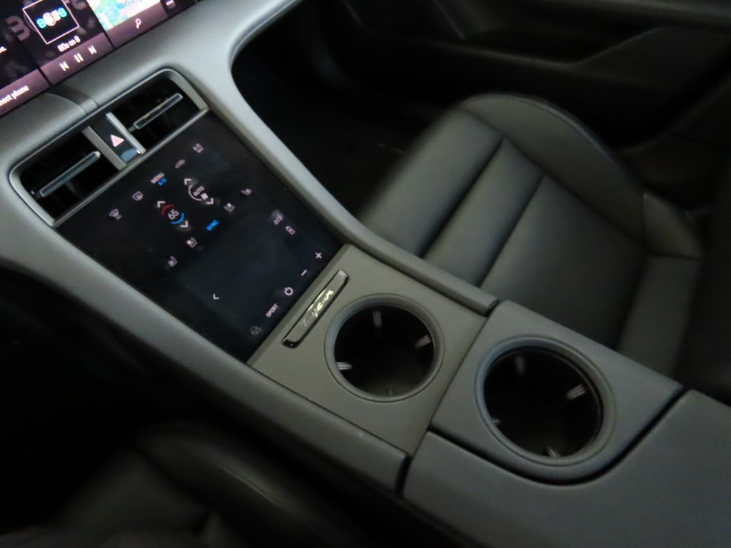 2023 Porsche Taycan photo 32