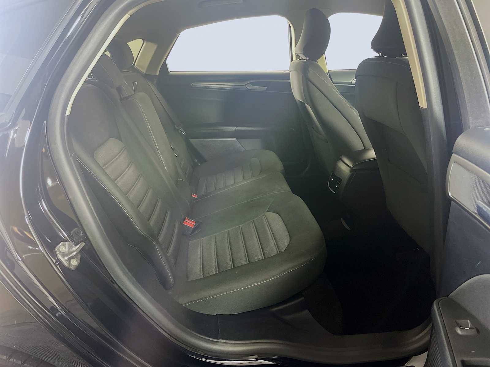 2019 Ford Fusion SE photo 19