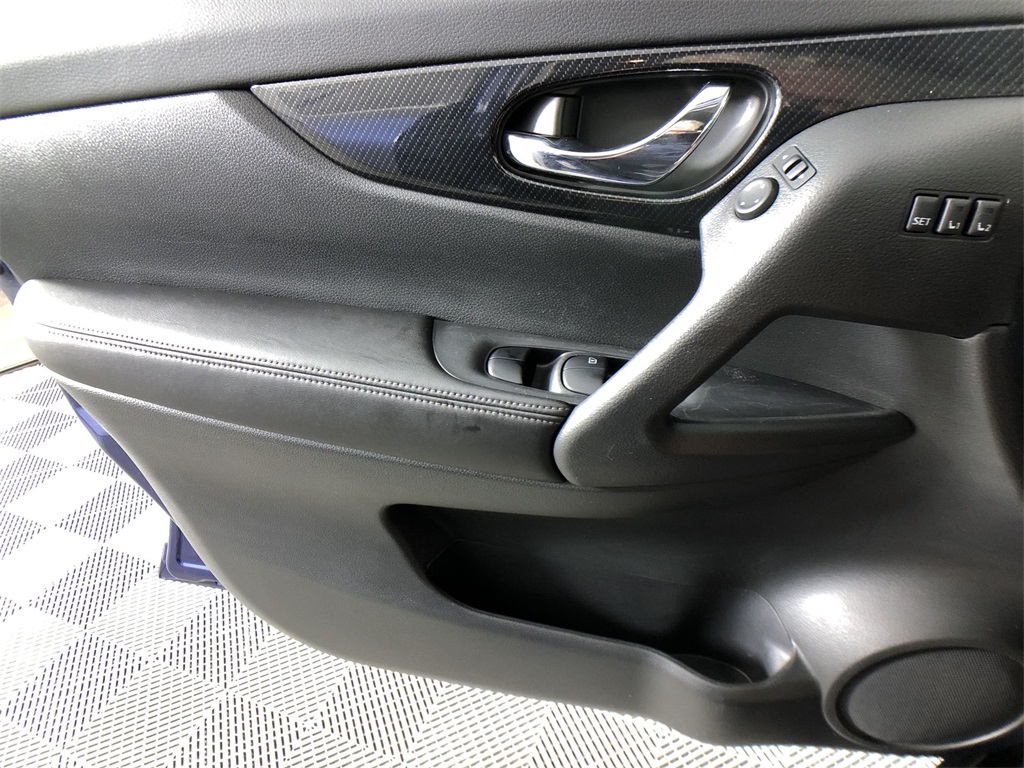 2018 Nissan Rogue SL photo 19