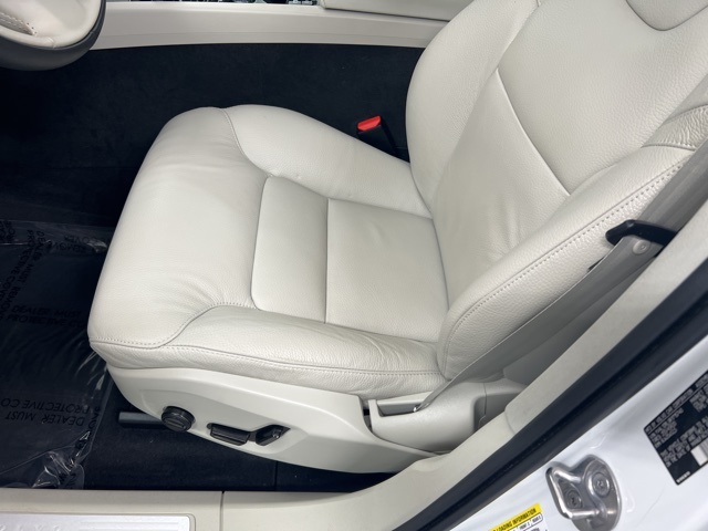 2024 Volvo XC60 B5 Plus photo 15
