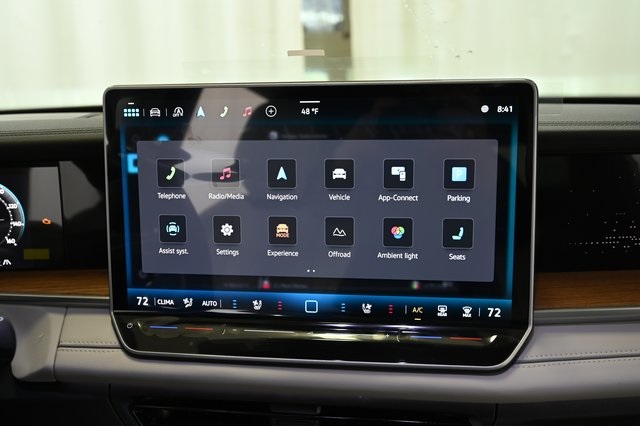 2026 Volkswagen Tiguan SEL R-Line photo 4