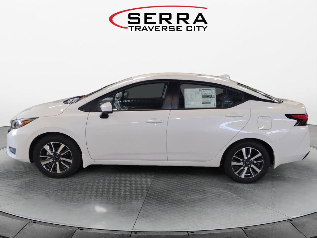 2025 Nissan Versa 1.6 SV photo 2