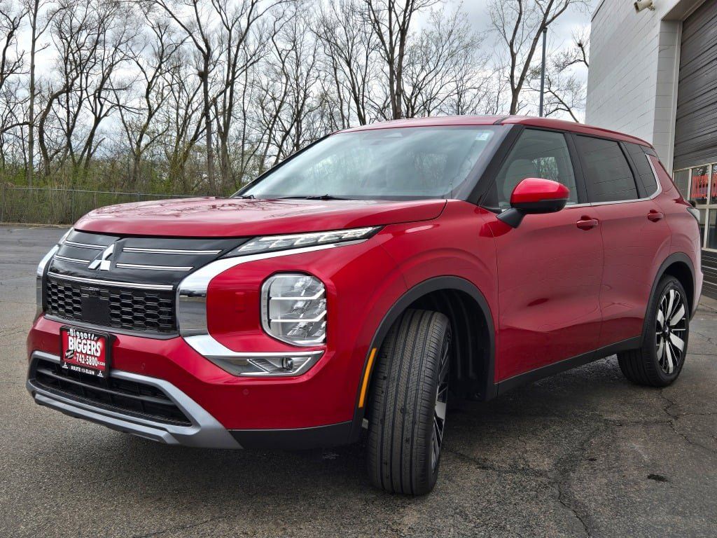 2025 Mitsubishi Outlander SE photo 4