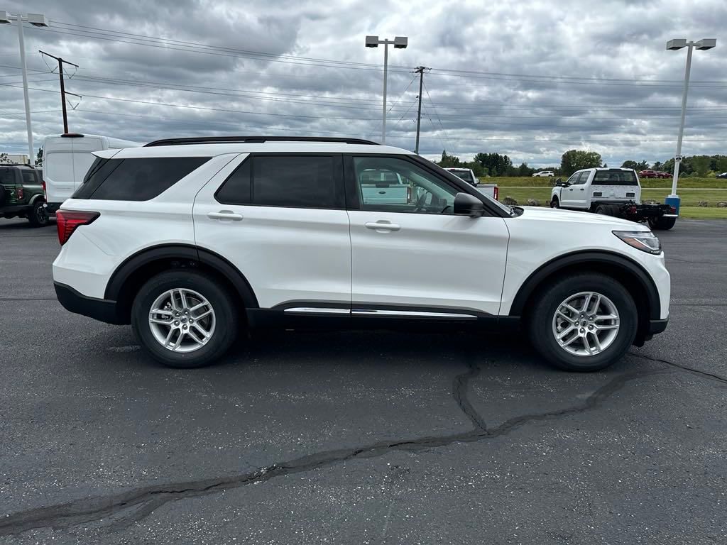 2025 Ford Explorer photo 4