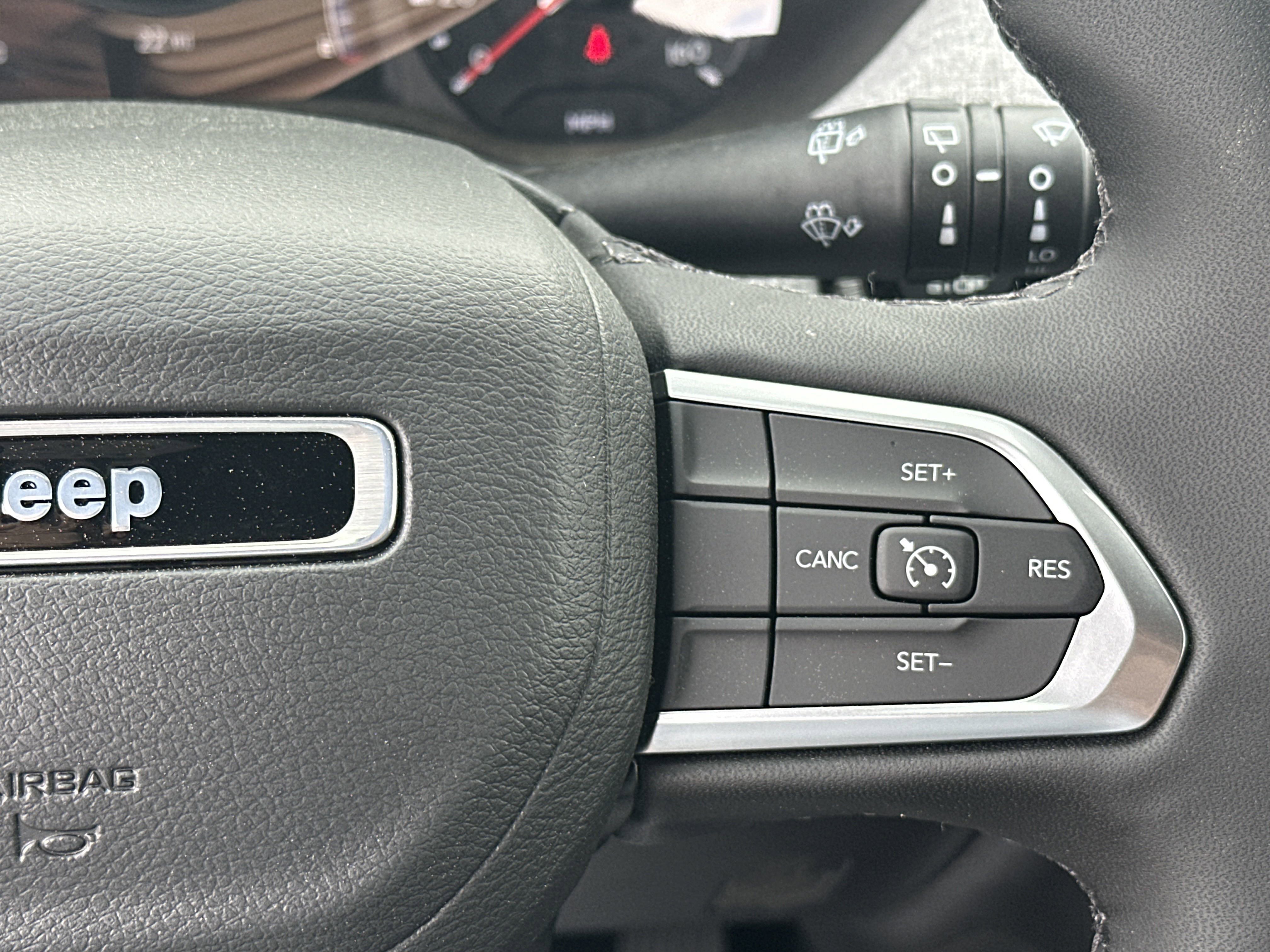 2025 Jeep Compass Latitude photo 4
