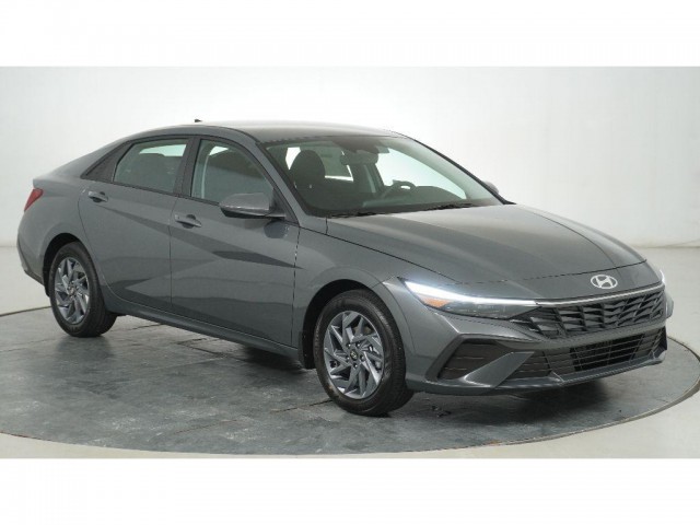 e*h様 main story 2y 2025aw New 2025 Hyundai ELANTRA HEV Blue Sedan in Elizabethtown
